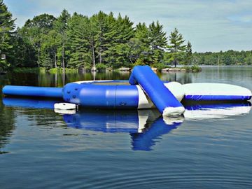 Μπλε υπαίθριο διογκώσιμο τραμπολίνο νερού, προσαρμοσμένα διογκώσιμα παιχνίδια νερού για τη λίμνη