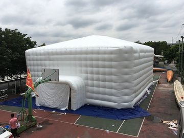 Ανθεκτική έξοχη γιγαντιαία διογκώσιμη δομή κτηρίου αέρα σκηνών άσπρη για το γεγονός/το Κόμμα