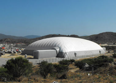 Ανθεκτική έξοχη γιγαντιαία διογκώσιμη δομή κτηρίου αέρα σκηνών άσπρη για το παιχνίδι αντισφαίρισης