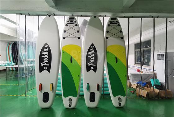 Προσαρμοσμένη πράσινη και κίτρινη διογκώσιμη στάση πινάκων ΓΟΥΛΙΑΣ επάνω σε Paddleboard