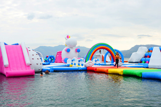 Λούνα Παρκ για ενήλικες και παιδιά φιλικό προς το περιβάλλον PVC πλωτό γήπεδο με εμπόδια
