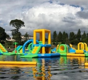 Εξωτερικό πλωτό φουσκωτό πάρκο νερού 0,9mm PVC φουσκωτά νερά παιχνίδια