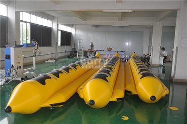 Κίτρινα διογκώσιμα παιχνίδια νερού μουσαμάδων PVC βαρκών μπανανών για το πάρκο νερού