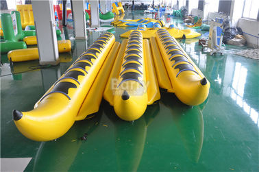Κίτρινα διογκώσιμα παιχνίδια νερού μουσαμάδων PVC βαρκών μπανανών για το πάρκο νερού