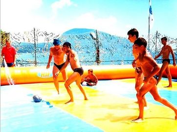 Συναρπαστικό διογκώσιμο γήπεδο ποδοσφαίρου νερού, διογκώσιμο δικαστήριο σαπουνιών ποδοσφαίρου για τα παιδιά