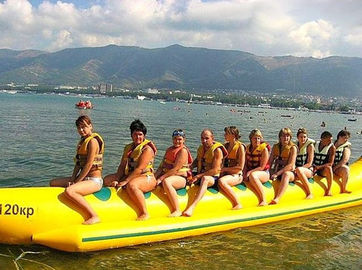 Γιγαντιαία βάρκα παιχνιδιών νερού διογκώσιμη, ανθεκτική διογκώσιμη βάρκα μπανανών για τον ενήλικο