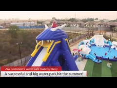 Πωλείται ένα γιγάντιο φουσκωτό πάρκο νερού.